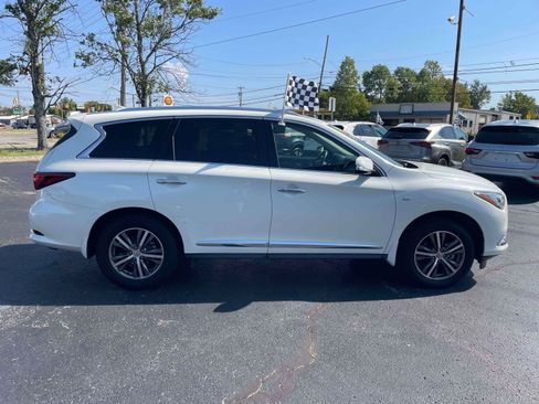 Used 2020 INFINITI QX60 Luxe w/ Essential Package FWD image 9
