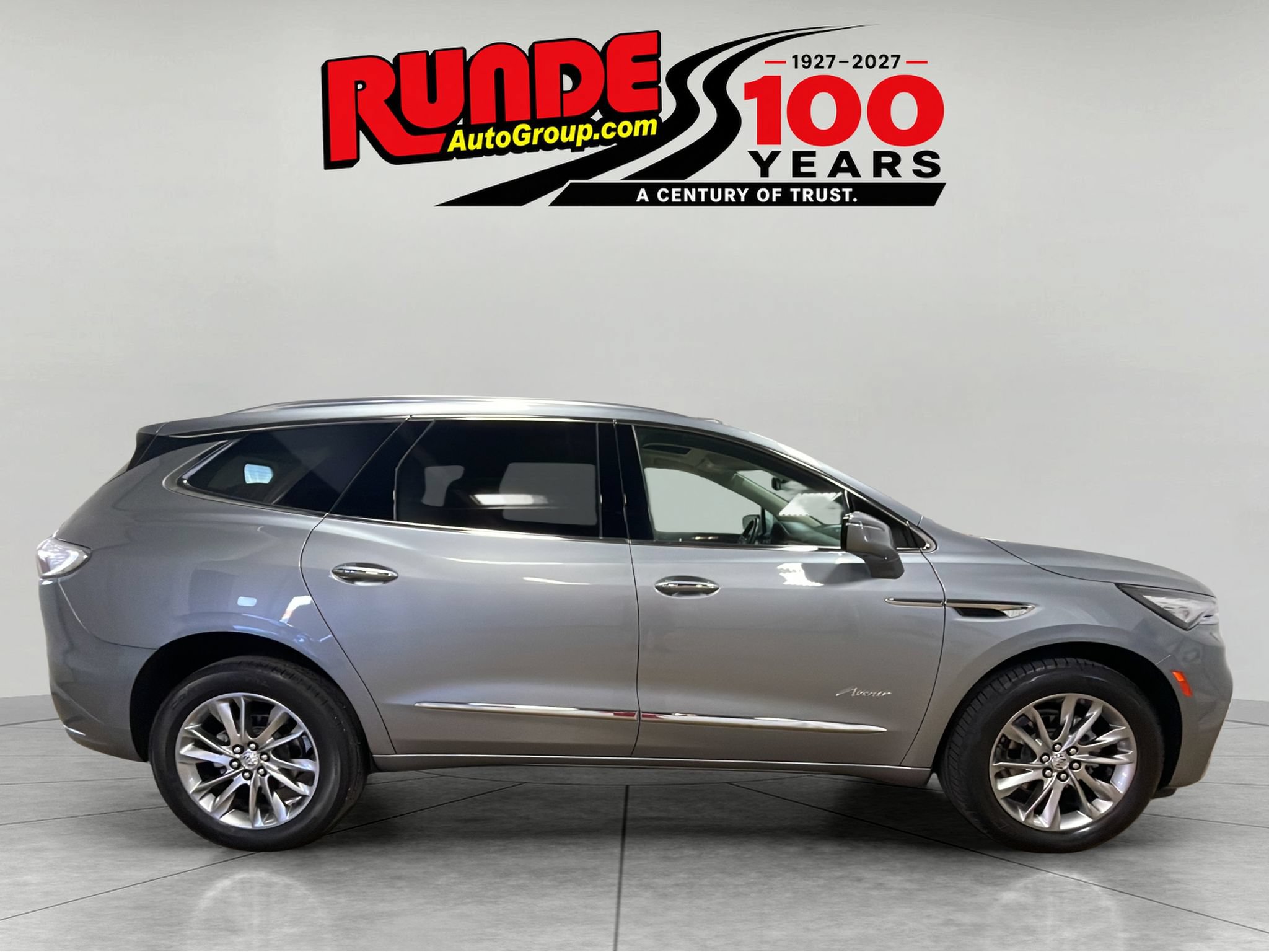 Used 2023 Buick Enclave Avenir w/ Avenir Technology Package AWD/4WD image 6