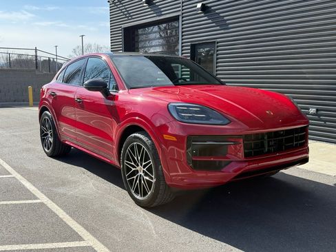 Certified 2025 Porsche Cayenne Coupe image 9