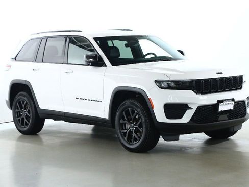 Used 2025 Jeep Grand Cherokee Altitude image 1