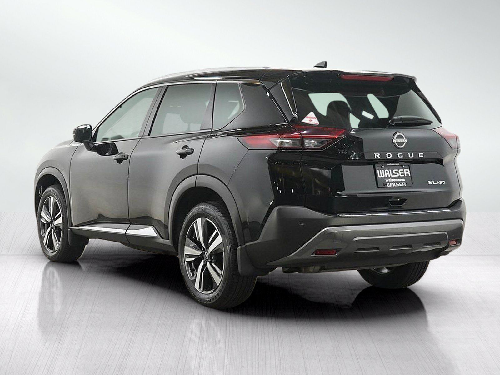 Used 2023 Nissan Rogue SL AWD/4WD image 3