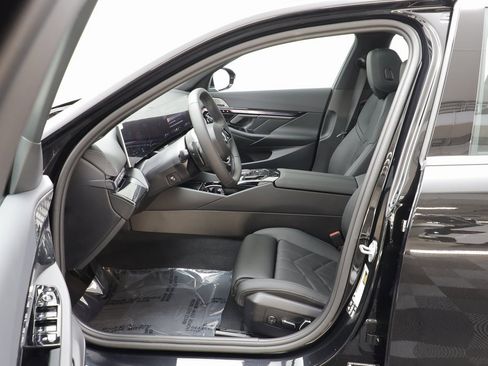 New 2026 BMW 540i xDrive w/ Premium Package image 6