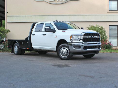 Used 2024 RAM 3500 Tradesman w/ Chrome Appearance Group image 3