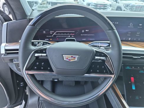 Certified 2026 Cadillac Escalade Platinum Sport w/ LPO, Floor Liner Package AWD/4WD image 27