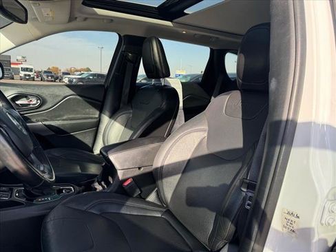 Used 2021 Jeep Cherokee Limited image 10