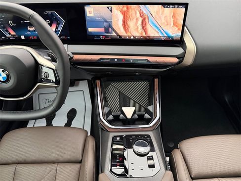 Used 2025 BMW X3 xDrive30i w/ Premium Package image 11