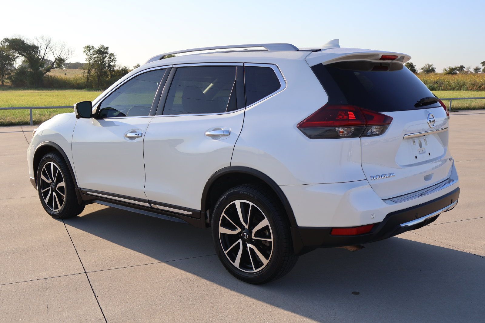 Used 2019 Nissan Rogue SL w/ Premium Package AWD/4WD image 9