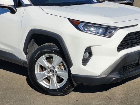 Used 2020 Toyota RAV4 XLE w/ Convenience Package image 3
