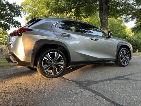 Used 2019 Lexus UX 200 w/ Premium Package FWD image 23
