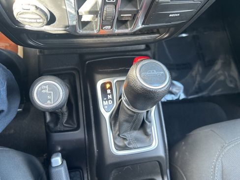 Used 2020 Jeep Gladiator Sport w/ Quick Order Package 24S image 28