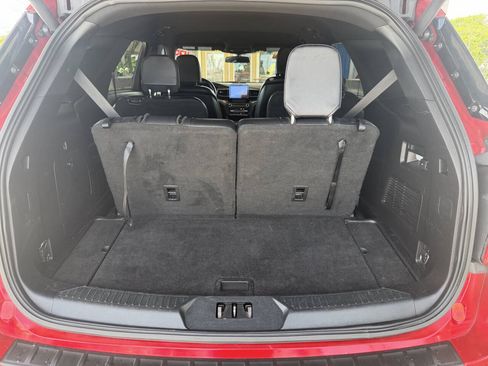 Used 2020 Ford Explorer XLT w/ Equipment Group 202A RWD image 15