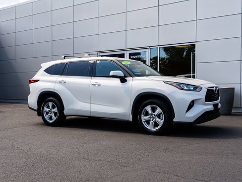 Used 2020 Toyota Highlander LE AWD/4WD image 29