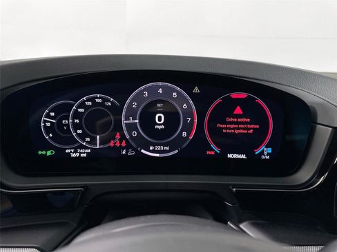 Certified 2026 Porsche Cayenne AWD/4WD image 19