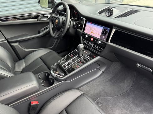 Certified 2026 Porsche Macan AWD/4WD image 18