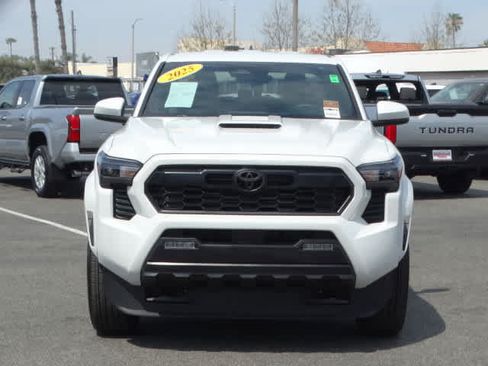 Used 2025 Toyota Tacoma TRD Sport AWD/4WD image 3