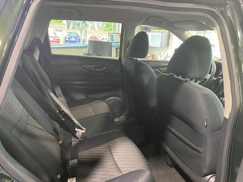 Used 2019 Nissan Rogue SV AWD/4WD image 18