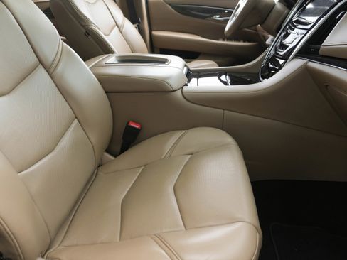 Used 2020 Cadillac Escalade Platinum AWD/4WD image 10