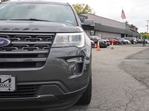 Used 2018 Ford Explorer XLT w/ Equipment Group 202A AWD/4WD image 17