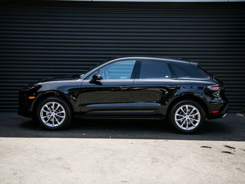 Certified 2026 Porsche Macan AWD/4WD image 2