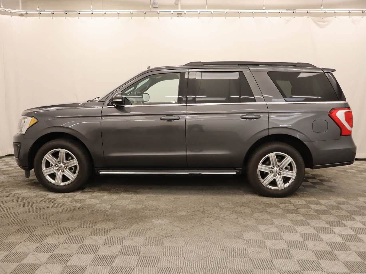 Used 2020 Ford Expedition XLT w/ Equipment Group 202A RWD image 2