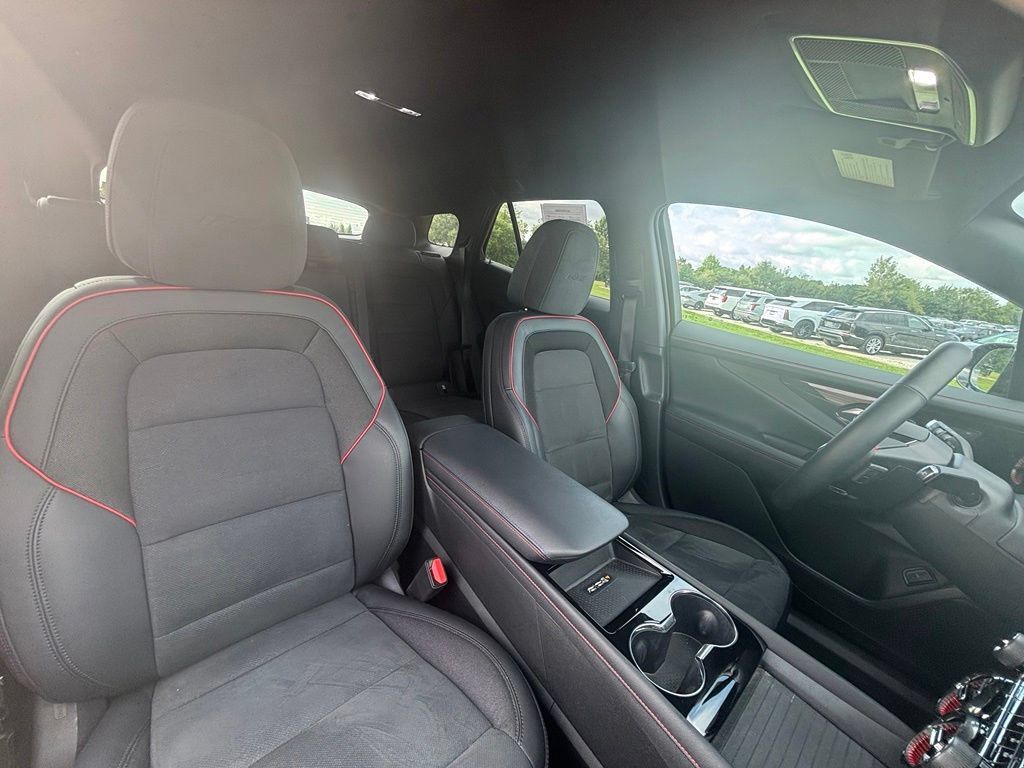 Used 2025 Chevrolet Blazer EV RS AWD/4WD image 32