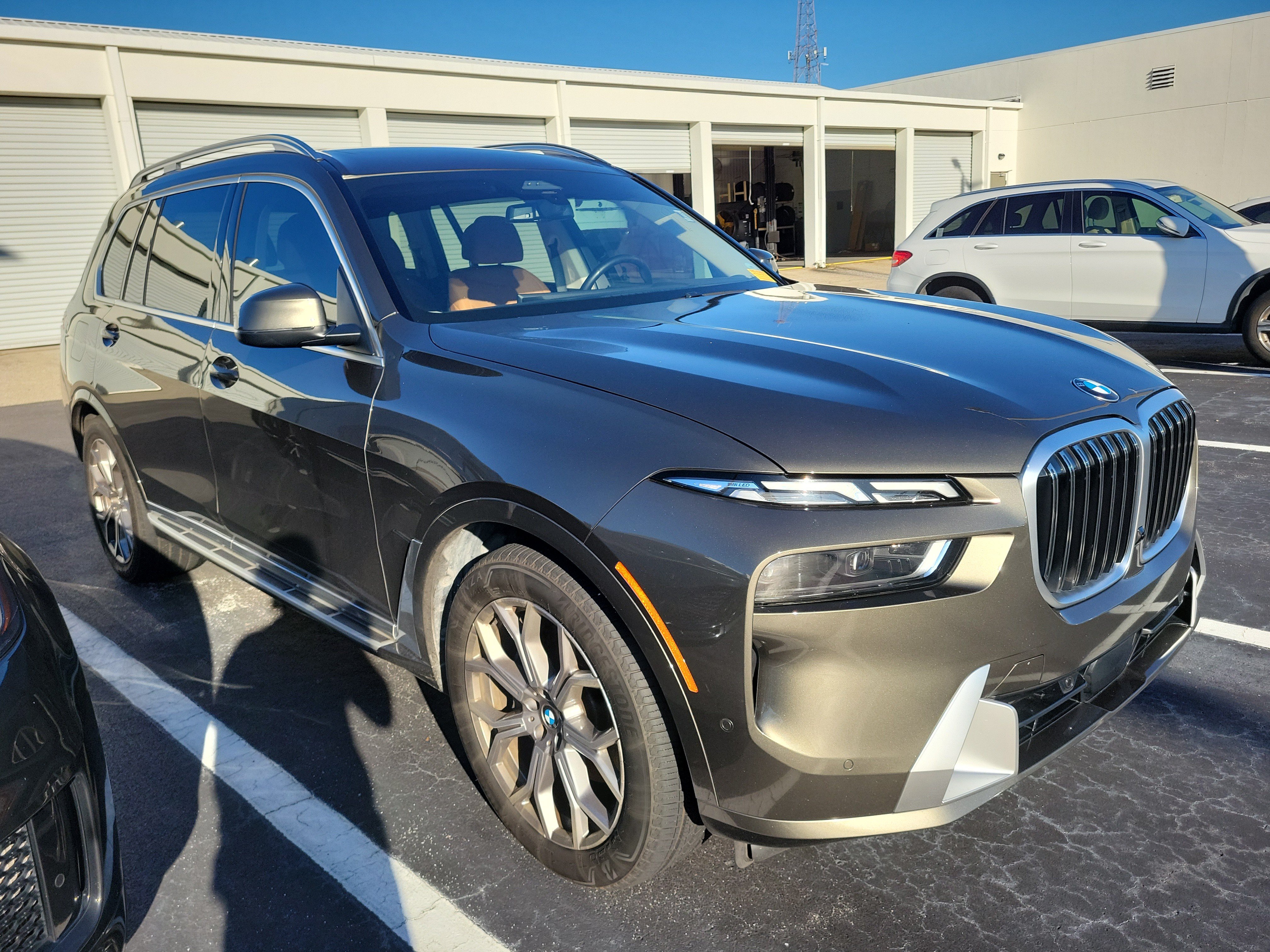 Used 2024 BMW X7 xDrive40i AWD/4WD image 2