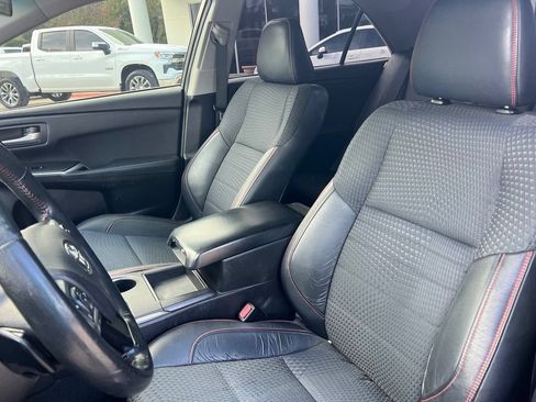 Used 2015 Toyota Camry SE w/ Moonroof Package FWD image 10