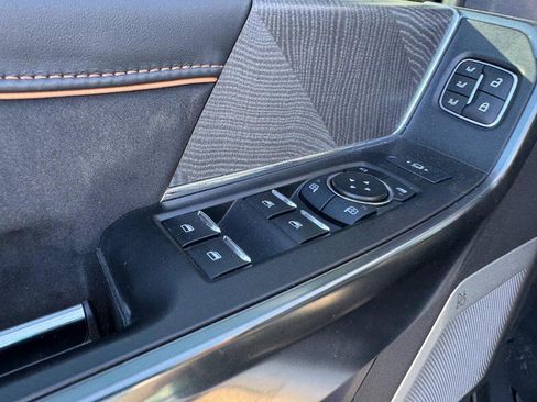 Used 2023 Ford F350 Platinum image 19