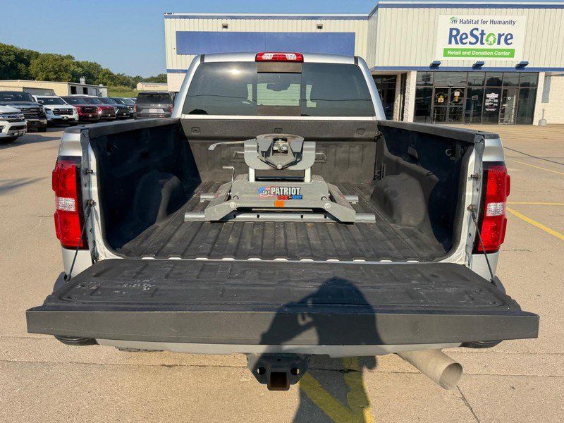 Used 2018 GMC Sierra 2500 Denali w/ Duramax Plus Package AWD/4WD image 5
