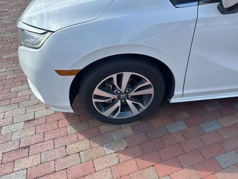 Used 2021 Honda Odyssey Touring image 2