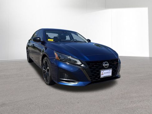 Used 2023 Nissan Altima 2.5 SR w/ SR Premium Package AWD/4WD image 18