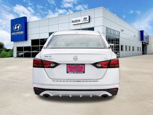 Used 2022 Nissan Altima 2.5 SV w/ SV Premium Package FWD image 6