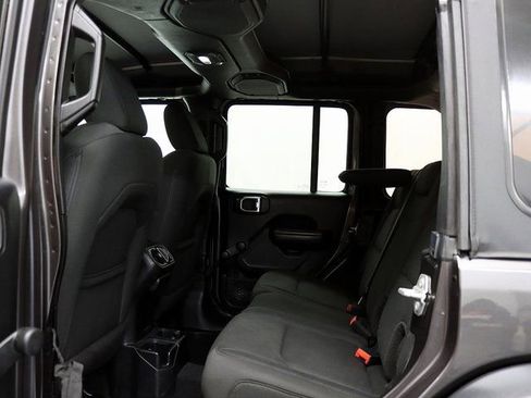 Used 2018 Jeep Wrangler Unlimited Sport image 12