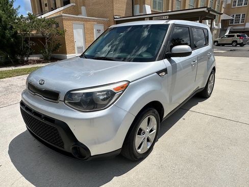 Used 2014 Kia Soul FWD image 2