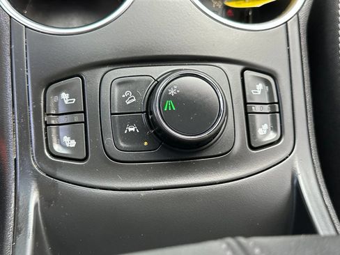 Used 2024 GMC Terrain SLT FWD image 30