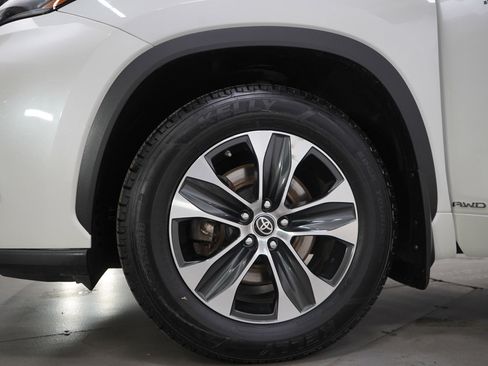 Used 2021 Toyota Highlander XLE image 35