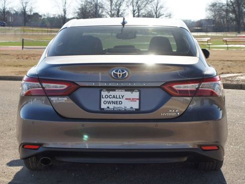 Used 2018 Toyota Camry XLE image 3