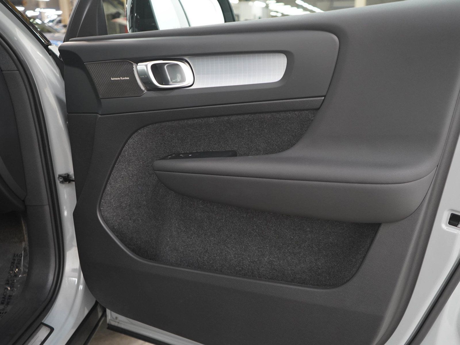Used 2026 Volvo XC40 B5 Ultra w/ Protection Package Premier AWD/4WD image 9