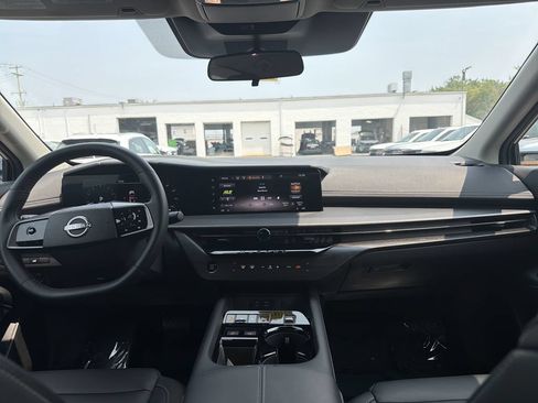 Used 2025 Nissan Murano SV AWD/4WD image 19