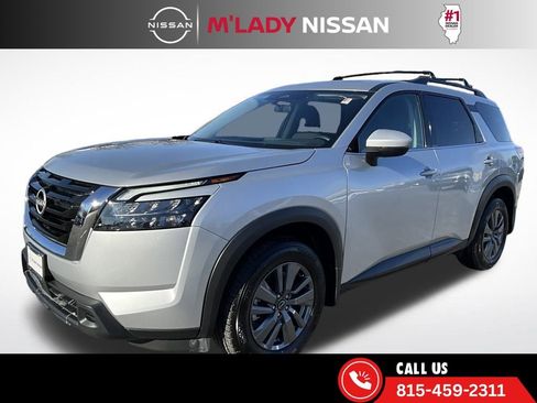 Used 2025 Nissan Pathfinder SV w/ SV Premium Package image 3