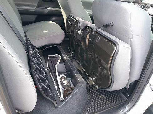 Used 2016 Toyota Tacoma SR5 w/ SR5 Appearance Package (SN) image 38