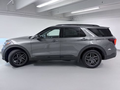 Used 2025 Ford Explorer ST AWD/4WD image 4