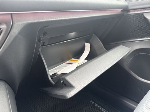 New 2026 Volkswagen Tiguan SE R-Line image 42