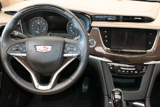 Used 2024 Cadillac XT6 Premium Luxury w/ Platinum Package AWD/4WD image 17