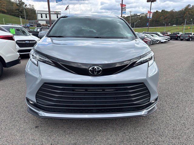 Used 2026 Toyota Sienna XLE Woodland Edition AWD/4WD image 2