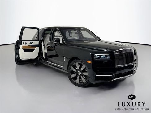 Used 2019 Rolls-Royce Cullinan image 3
