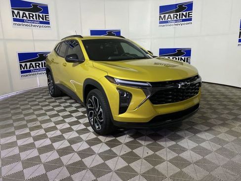 Certified 2025 Chevrolet Trax RS w/ Driver Confidence Package image 1