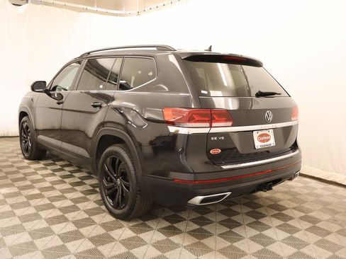 Used 2023 Volkswagen Atlas SE w/ Panoramic Sunroof Package FWD image 3