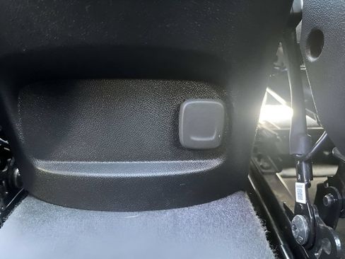 Used 2025 Chevrolet Malibu LT FWD image 19