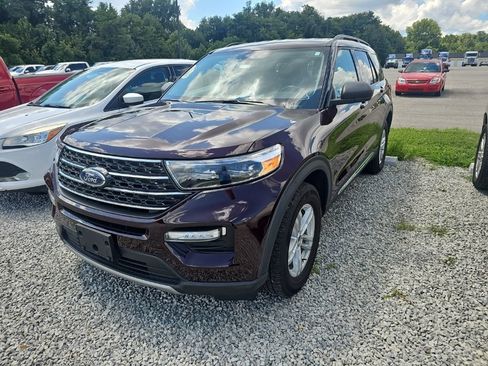 Used 2022 Ford Explorer XLT w/ Equipment Group 202A AWD/4WD image 4